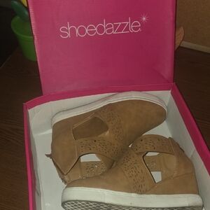 Shoe Dazzle Tan Cutout Sneakers